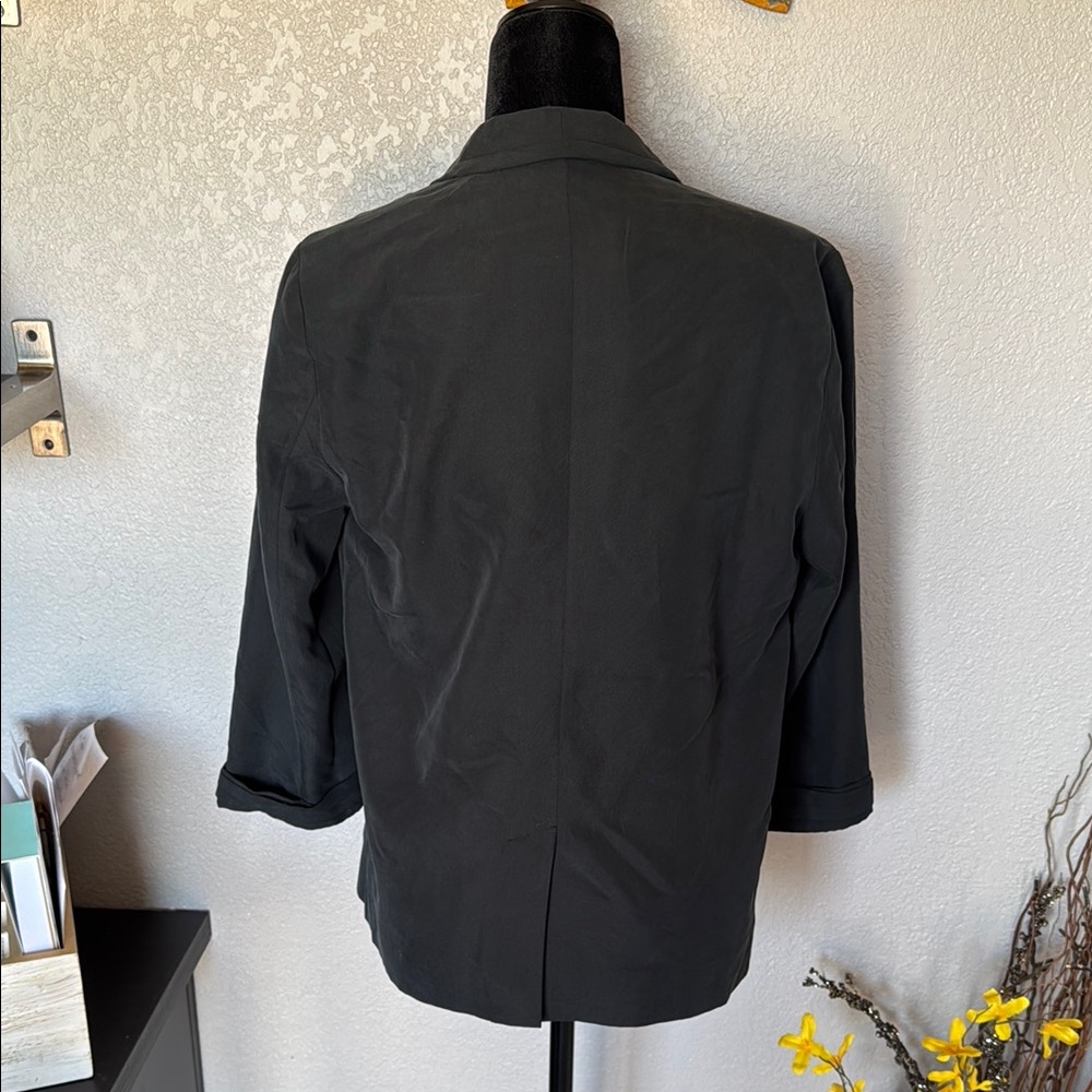 Express Black Blazer with Tailored Silhouette - Picture 6 of 9
